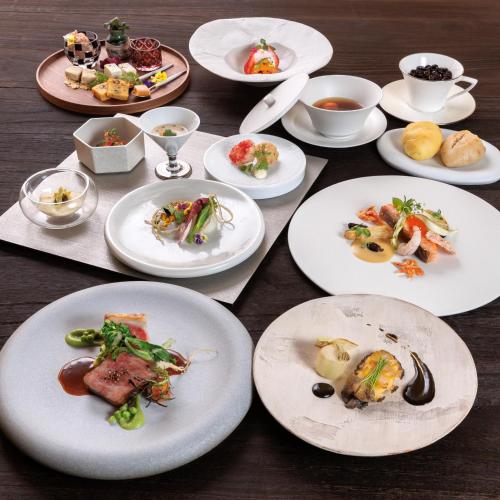a group of plates of food on a table at Hotel Shikinoyakata Hakone Ashinoko in Hakone