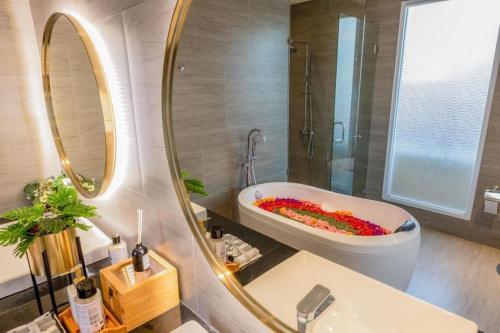 Et badeværelse på D'Kamboja Villa Nusa Dua