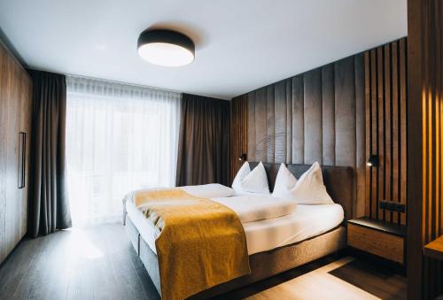 Postel nebo postele na pokoji v ubytování Grünwald Resort Sölden