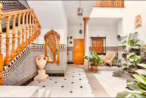 Casa Siglo XVIII con patio en centro de Granada con parking opcional