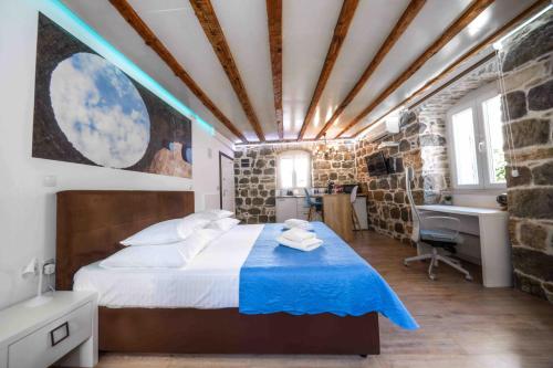 Studio Central Split