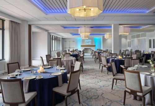 Restoran atau tempat lain untuk makan di Hilton New Orleans Airport