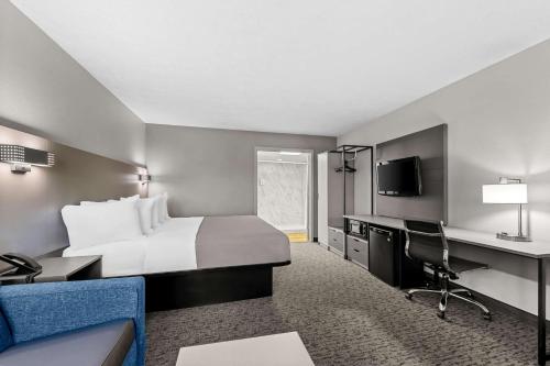 a hotel room with a bed and a desk at Quality Inn & Suites at Dollywood Lane in Pigeon Forge
