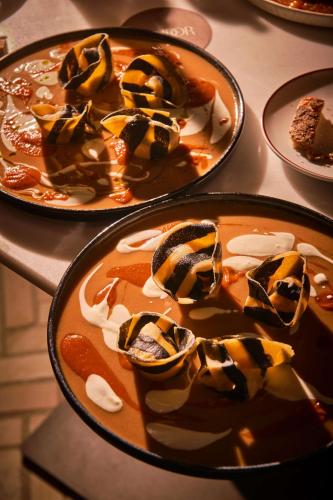 Makanan di atau berdekatan hotel
