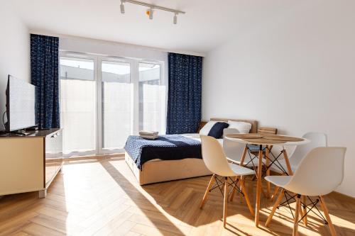 Mostek Sapphire Navy Studio by BookingHost