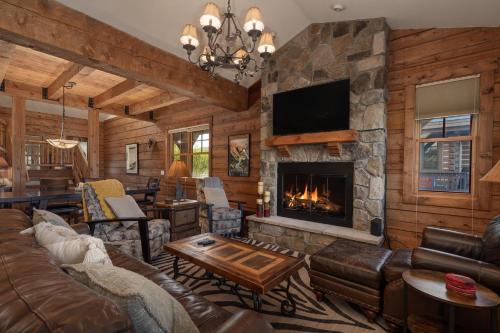 a living room with a couch and a fireplace at 19th Hole cabin in Granby