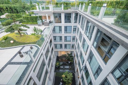 an overhead view of therium of a building at Z HOTEL- Qingchengshan in Dujiangyan