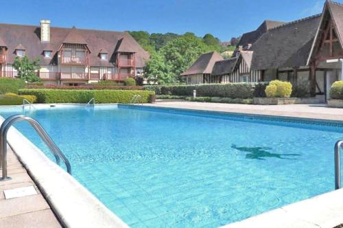 Bel appartement spacieux avec jardin et piscine