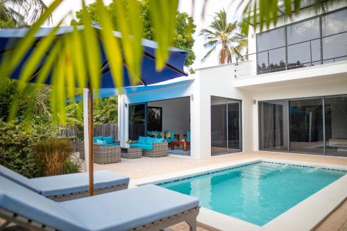 Bazén v ubytování Coral Reef Villas - luxury 5 star villas each with private pool, Watamu nebo v jeho okolí