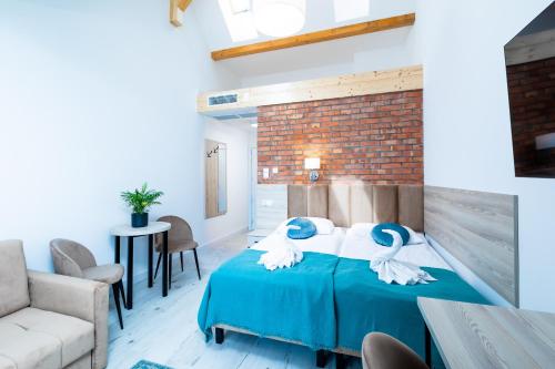 Postel nebo postele na pokoji v ubytování APARTAMENTY przy plaży z basenem z podgrzewaną wodą i mini SPA - Ośrodek Kolonijno-Wczasowy Mewa