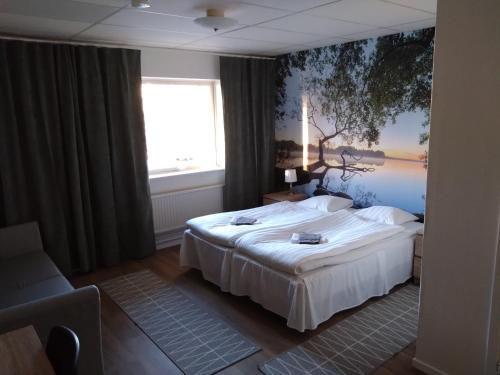 Postel nebo postele na pokoji v ubytování Hotell Hemgården