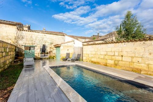 Πισίνα στο ή κοντά στο Maison familiale au cœur du vignoble de St Emilion