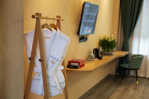 a hotel room with towels hanging on a wall at Lansheng Lucky Light Luxury Smart B&B in Lijiang