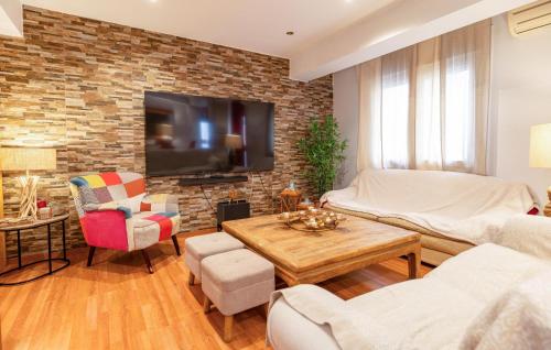 TV a/nebo společenská místnost v ubytování 3 Bedroom Amazing Apartment In Almeria