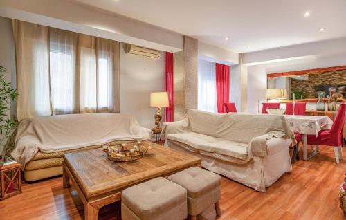 Posezení v ubytování 3 Bedroom Amazing Apartment In Almeria