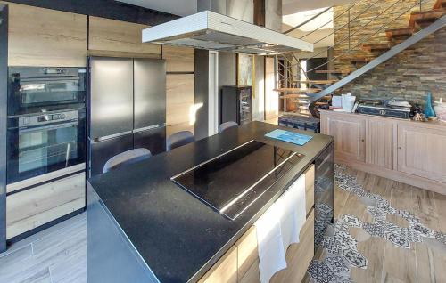 Dapur atau dapur kecil di Amazing Home In Binic-Étables-Sur-Mer