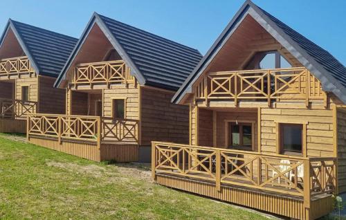 3 Bedroom Cozy Home In Barwald Dolny