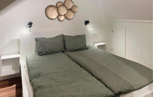 a bedroom with a large green bed with two lamps at Lovely Apartment In Vanse With Wifi in Vanse