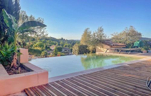 Amazing Home In Vinezac