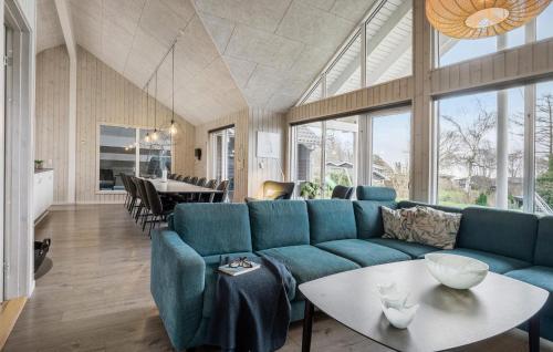 Χώρος καθιστικού στο Amazing Home In Børkop With Sauna