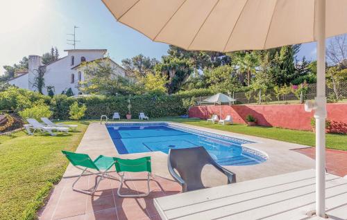Πισίνα στο ή κοντά στο 3 Bedroom Lovely Apartment In Malaga