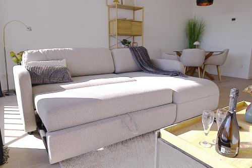 Posezení v ubytování Sealor, zonnig appartement met ruim terras