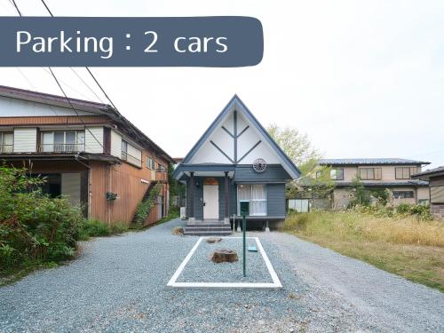 a small house with two cats in front of it at Suite Viila Sankakurojji Yamanakako in Yamanakako