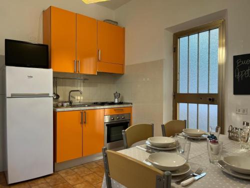 Kuchyň nebo kuchyňský kout v ubytování Casa Asmara Castiglioncello
