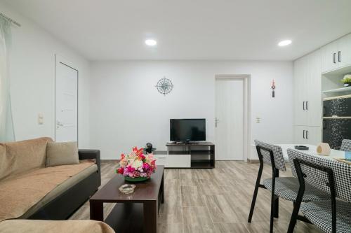 Casa di Campo- Relax only 5 minutes away from the beach and Laganas by Villa Mana Gers