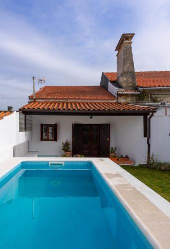 a villa with a swimming pool in front of a house at Casa de Maiorca in Maiorca