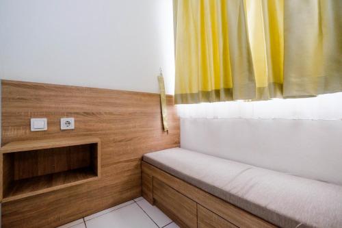 Postel nebo postele na pokoji v ubytování New and Modern Studio Room Apartment at Riverview Residence By Travelio