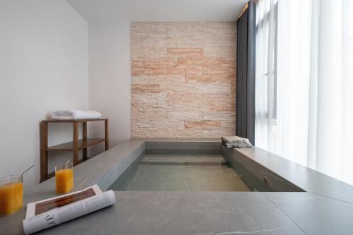 a room with a table with orange juice and a window at Z HOTEL- Qingchengshan in Dujiangyan
