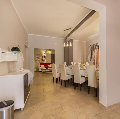 Posezení v ubytování Wunderschönes Ferienhaus In Cere Mit Privatem Pool