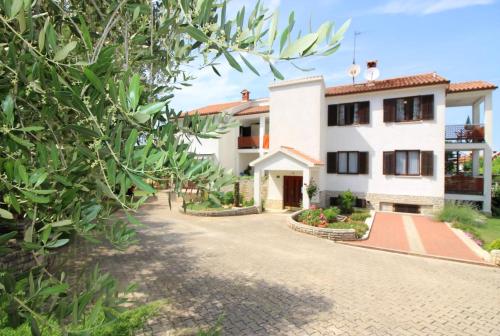 Apartment Ema In Ruhiger Lage Mit Parkplatz Im Hof