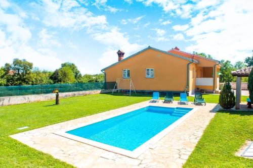 Ferienhaus In Rudani Mit Privatem Pool