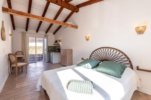 Ένα ή περισσότερα κρεβάτια σε δωμάτιο στο Villa La Crique - Piscine vue montagne climatisé