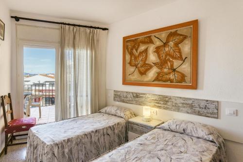 A bed or beds in a room at Apt Sol y Mar 2 dorm Playa Riells