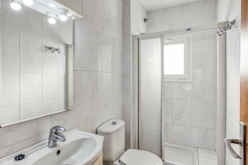 A bathroom at Apt Sol y Mar 2 dorm Playa Riells