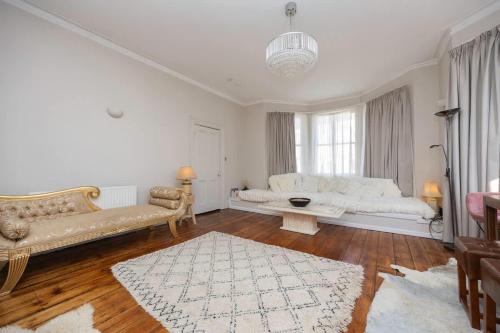 Postel nebo postele na pokoji v ubytování Host & Stay - St Aubyns Coastal Retreat
