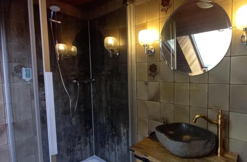 a bathroom with a black sink and a shower at Landhauswohnung Alte Mühle in Berlinghausen