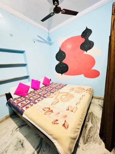 Postel nebo postele na pokoji v ubytování Hotel Poonam Pushkar