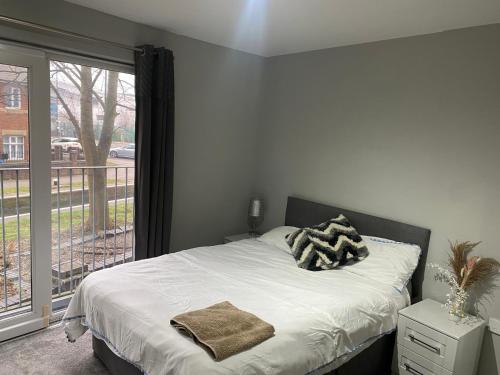 Postel nebo postele na pokoji v ubytování MCR-2bed2bathAptParkingLUX Canal