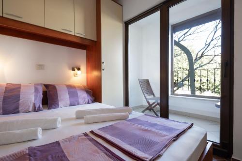 Central Breeze Apartments