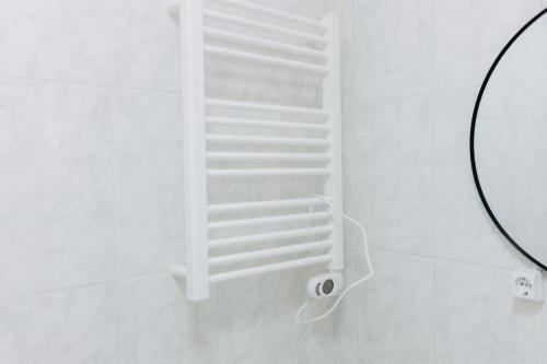a bathroom with a mirror and a white wall at Um pe na praia in Figueira da Foz