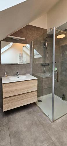 Bilik mandi di Blu shell house