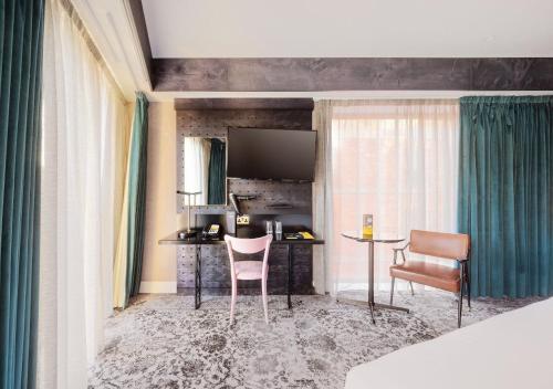 Standard Queen Room with Balcony