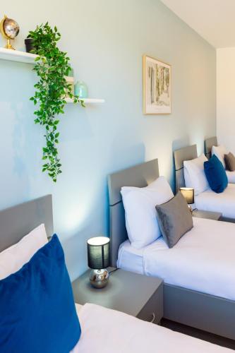 Area soggiorno di Beautiful Terraced Villa City View by Arcobnb