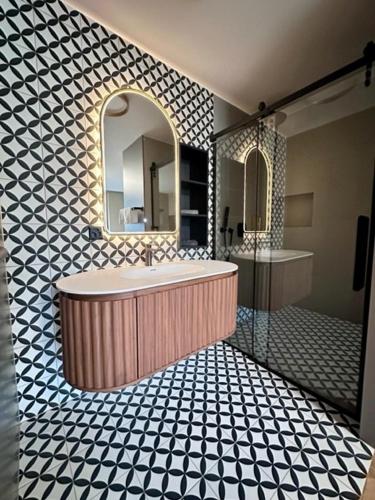 a bathroom with a large tub and a mirror at BERG & BERG HOTEL - Kerns Self-Check-in in Kerns
