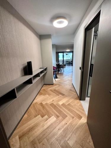 a room with a hallway with a wooden floor at BERG & BERG HOTEL - Kerns Self-Check-in in Kerns