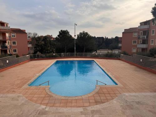 Beau T3 Le Panorama de l'Amphithéâtre-4pers-piscine-wifi-garage - CapitalChic Service Fréjus